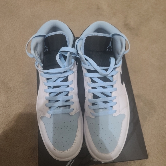 Air Jordan 1 Mid - Picture 5 of 12